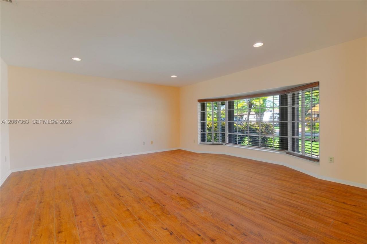1731 NW 108th Ave, Pembroke Pines, FL 33026 Photo