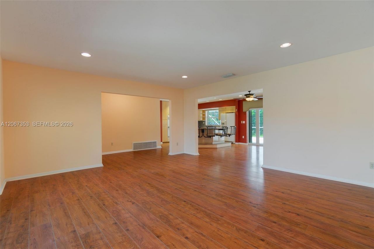 1731 NW 108th Ave, Pembroke Pines, FL 33026 Photo