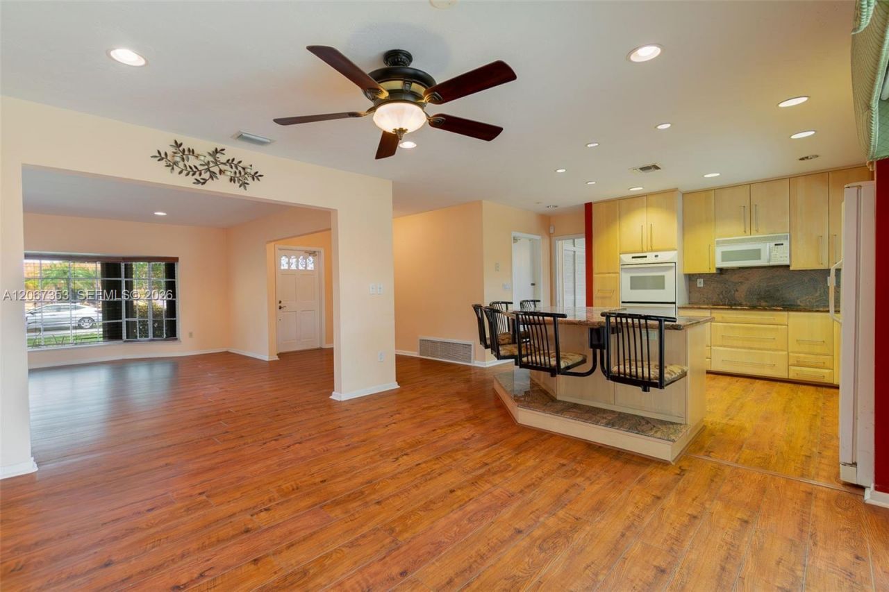1731 NW 108th Ave, Pembroke Pines, FL 33026 Photo