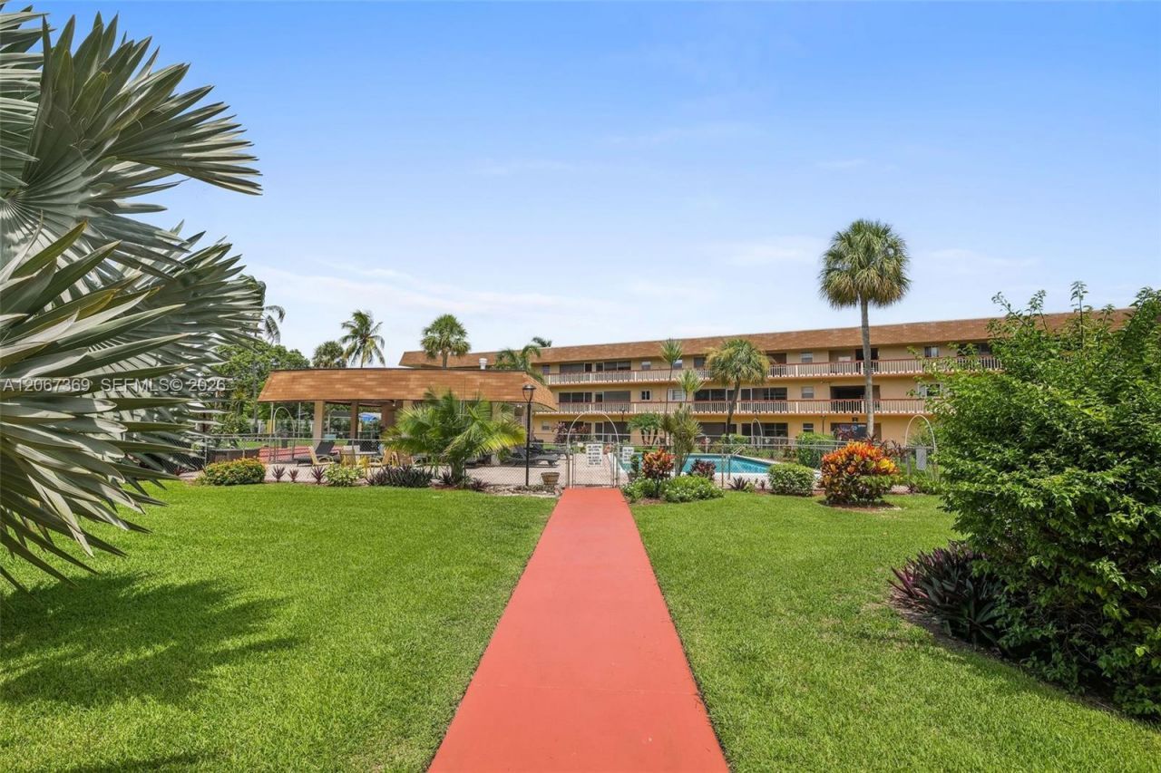 5300 Washington St , Unit T125, Hollywood, FL 33021 Photo