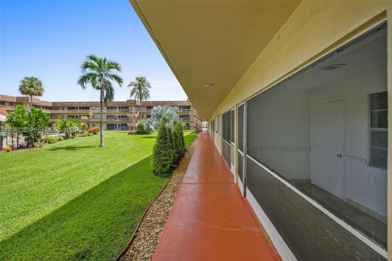 5300 Washington St , Unit T125, Hollywood, FL 33021 Photo