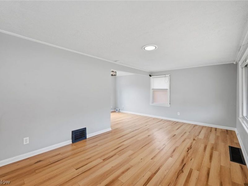 18300 Waterbury Avenue, Maple Heights, OH 44137 Photo 5