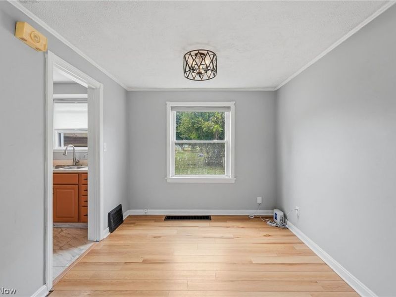 18300 Waterbury Avenue, Maple Heights, OH 44137 Photo 9
