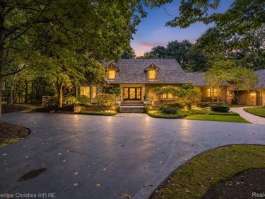 32870 Bingham Lane, Bingham Farms Village, Mi 48025