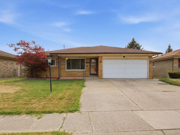25805 Berkshire Street, Roseville, Mi 48066