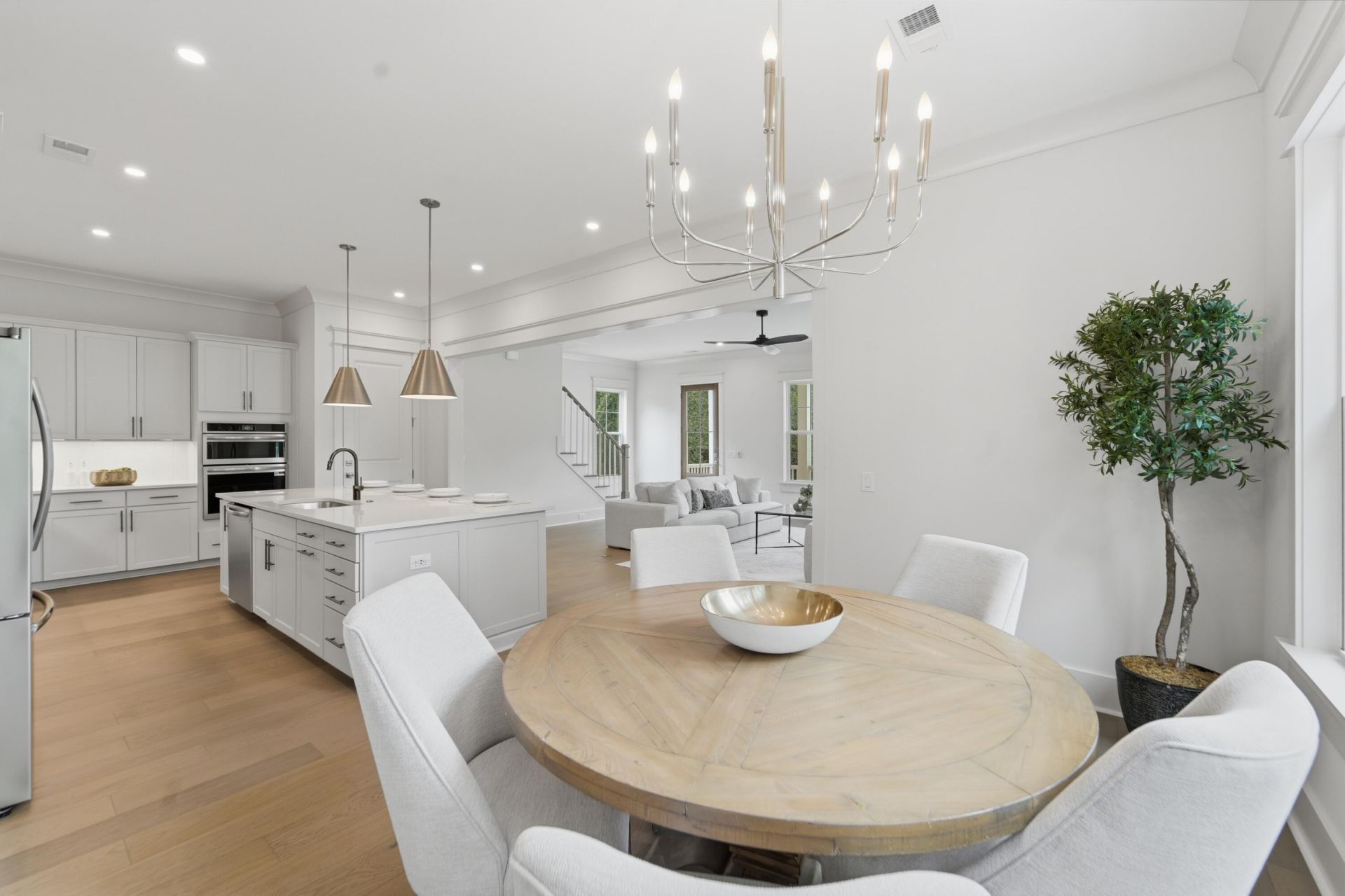 1129 Hamlin Road Photo 15