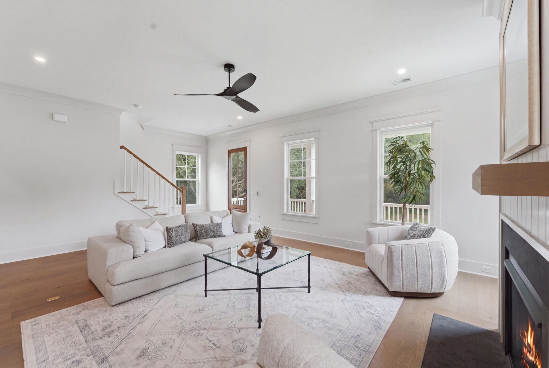 1129 Hamlin Road Photo 7