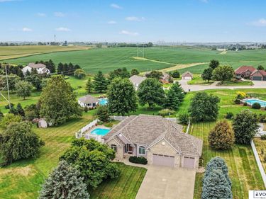 4003 Fox Ridge Circle, Bellevue, NE 68123