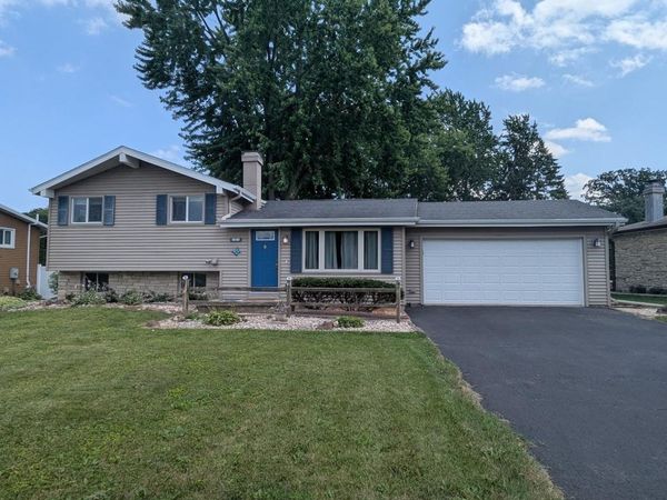 1640 S WESTHAVEN DRIVE, Oshkosh, WI 54904