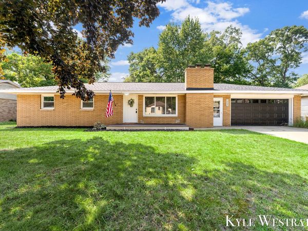 3555 Chippewa Drive, Norton Shores, MI 49441