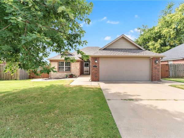 402 W Worchester , Siloam Springs, AR 72761
