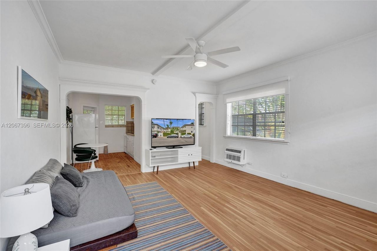 717 Espanola Way , Unit 204, Miami Beach, FL 33139 Photo
