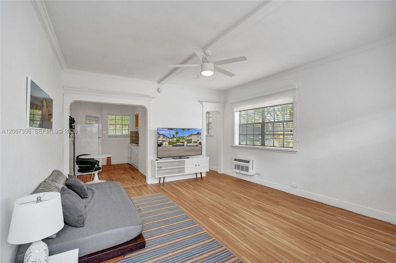 717 Espanola Way, Unit 204, Miami Beach, FL 33139 Photo