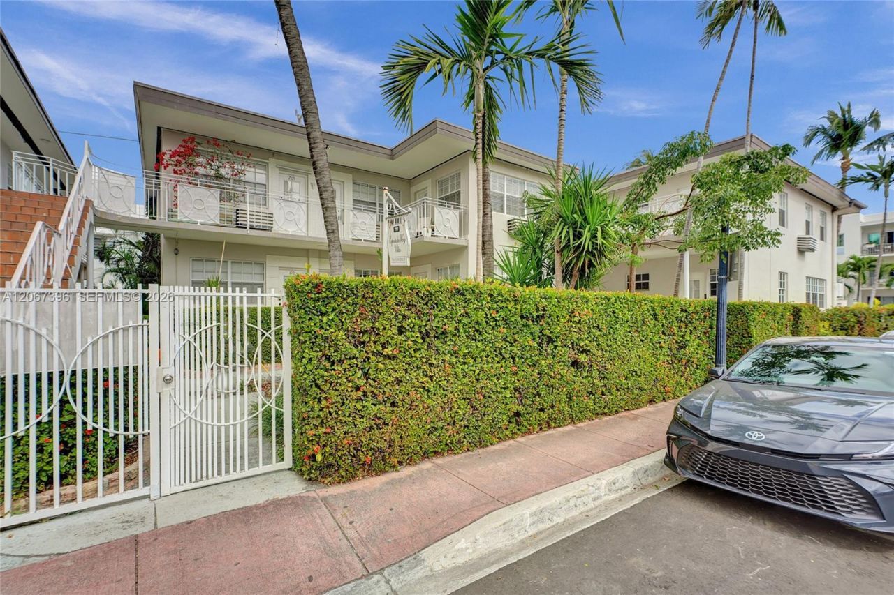 717 Espanola Way , Unit 204, Miami Beach, FL 33139 Photo