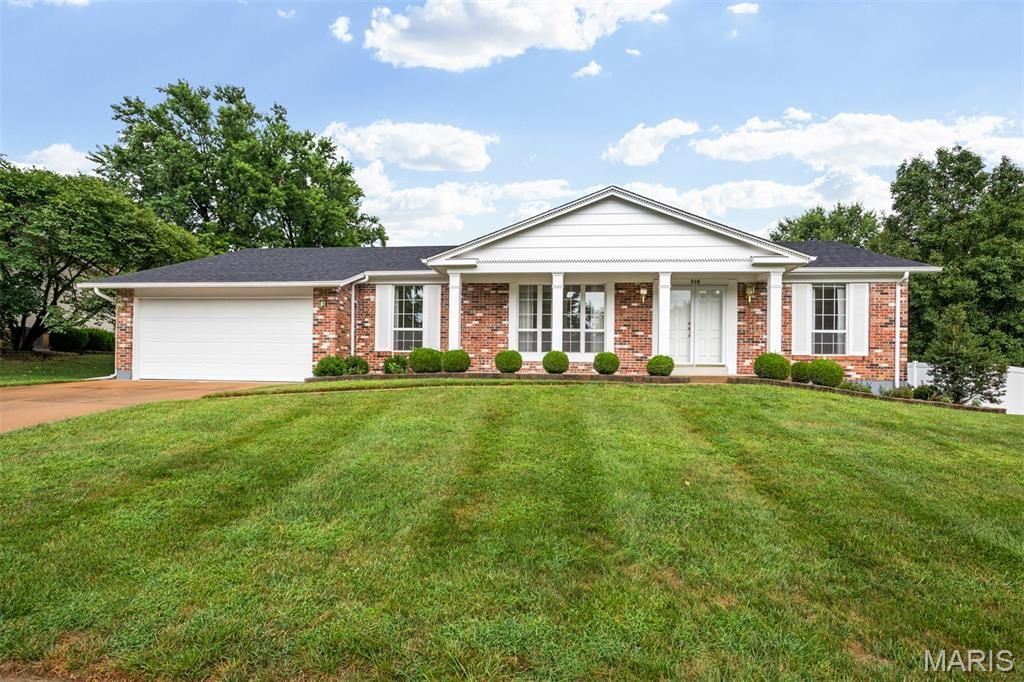 318 Royal Village Drive, Manchester, MO 63011 Main Photo