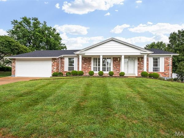 318 Royal Village Drive, Manchester, MO 63011