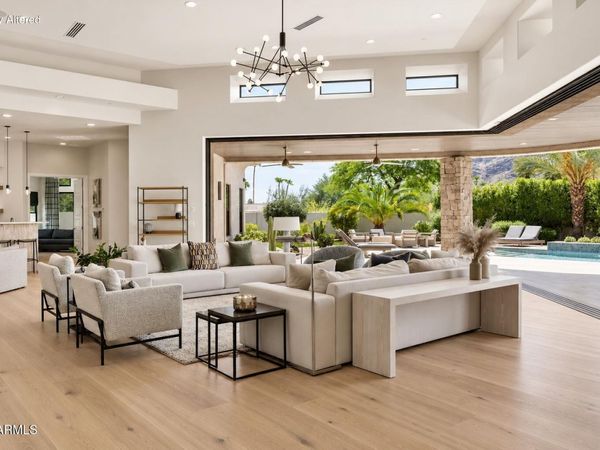 8700 N 55TH Place, Paradise Valley, AZ 85253