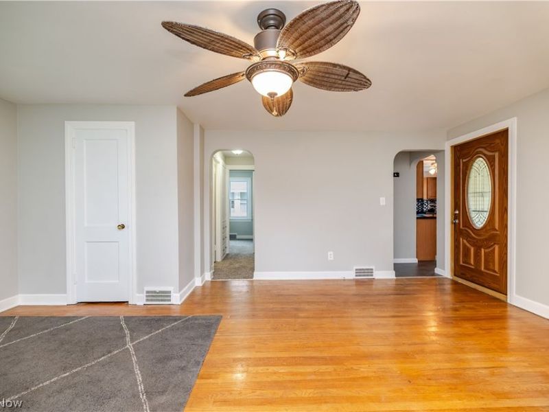 110 S Hazelwood Avenue , Youngstown, OH 44509 Photo 10