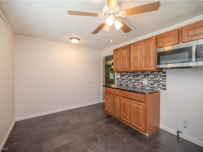 110 S Hazelwood Avenue , Youngstown, OH 44509 Photo 15