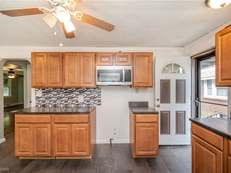 110 S Hazelwood Avenue , Youngstown, OH 44509 Photo 16