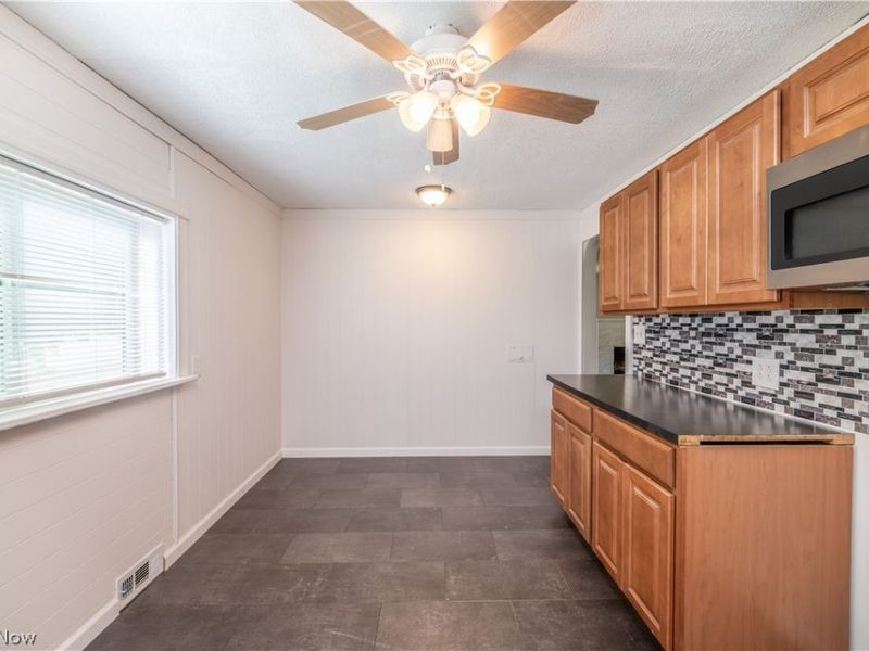 110 S Hazelwood Avenue , Youngstown, OH 44509 Photo 19