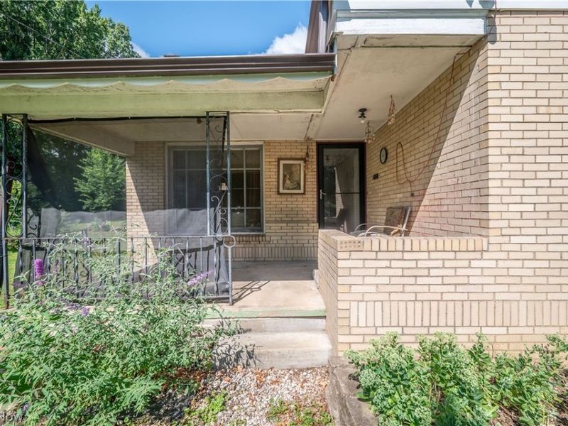 110 S Hazelwood Avenue , Youngstown, OH 44509 Photo 2