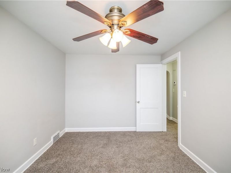 110 S Hazelwood Avenue , Youngstown, OH 44509 Photo 25