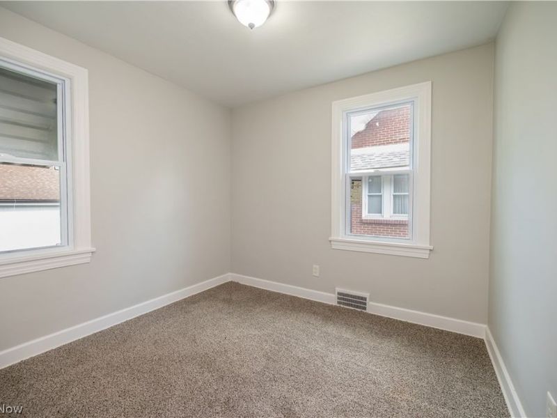 110 S Hazelwood Avenue , Youngstown, OH 44509 Photo 26