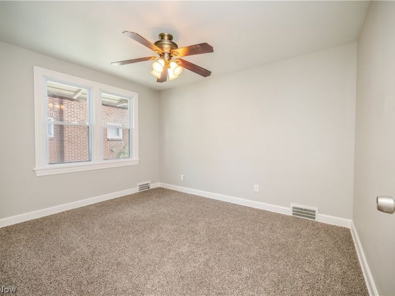 110 S Hazelwood Avenue , Youngstown, OH 44509 Photo 27
