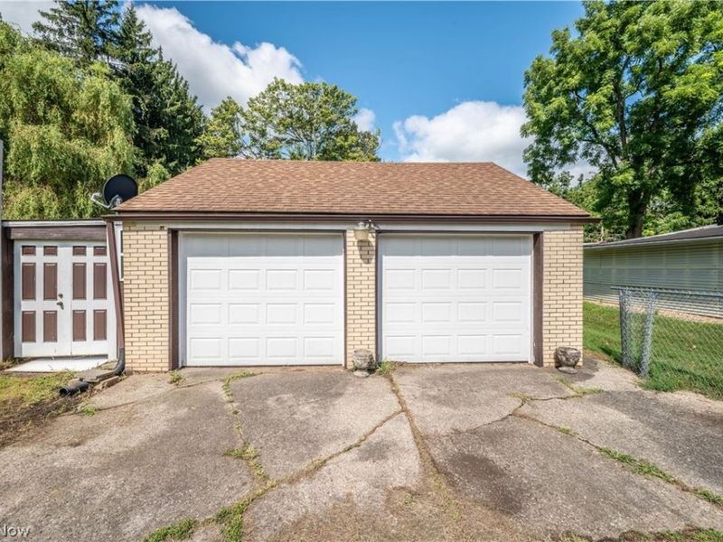 110 S Hazelwood Avenue , Youngstown, OH 44509 Photo 5