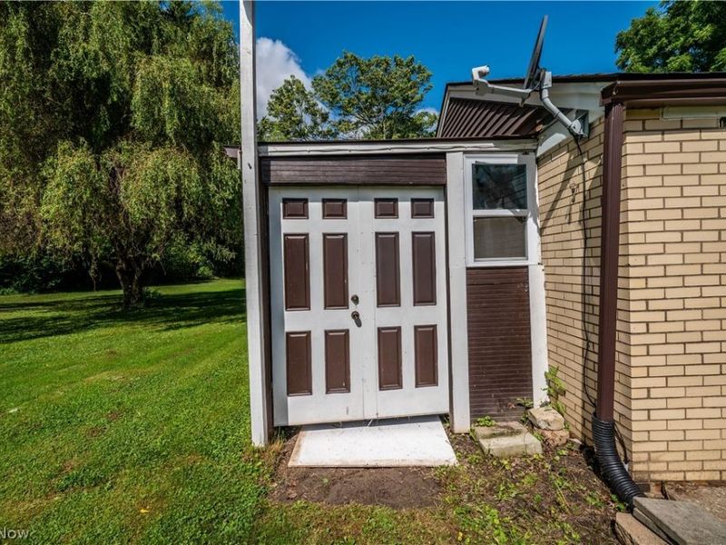 110 S Hazelwood Avenue , Youngstown, OH 44509 Photo 8