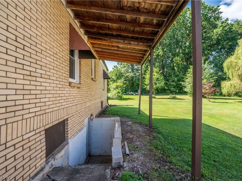 110 S Hazelwood Avenue , Youngstown, OH 44509 Photo 9