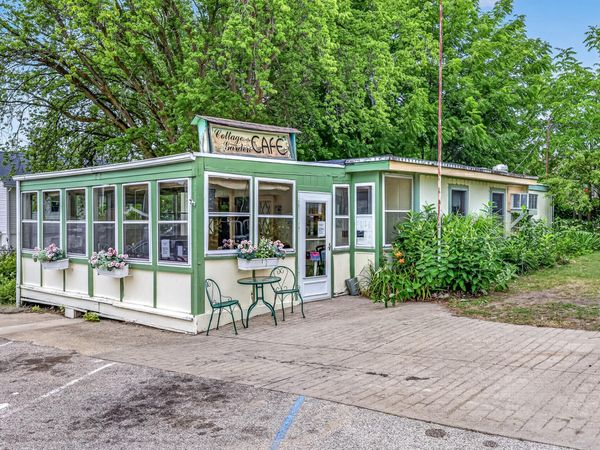 40 3rd Street, Pentwater, MI 49449