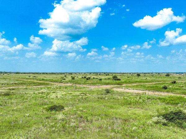 5471 Teal Ln, Columbus, TX 78934