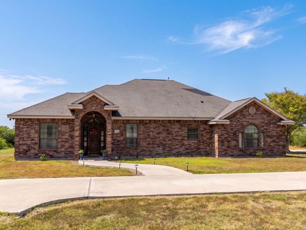 146 LAKEVIEW TRCE, Three Rivers, TX 78071