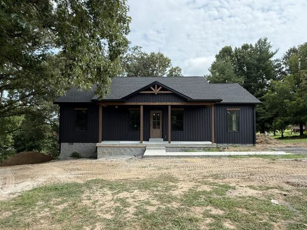 576 Maysville Road , Scottsville, KY 42164