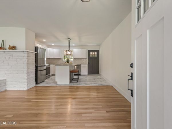 5728 Kentwood Rd, Knoxville, TN 37912