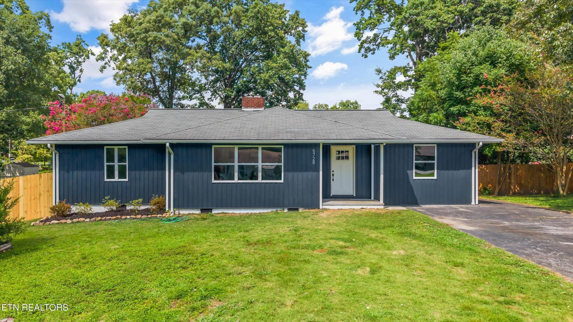 5728 Kentwood Rd, Knoxville, TN 37912 Main Photo