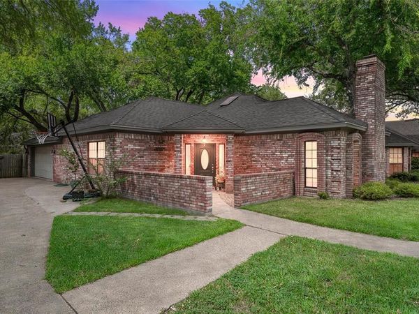 9605 Oak Springs Drive, Woodway, TX 76712