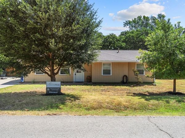 128 Lynn Drive , Azle, TX 76020