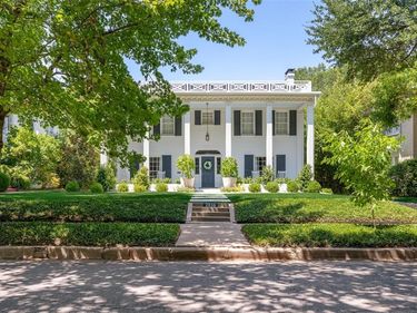 2036 Windsor Place, Fort Worth, TX 76110