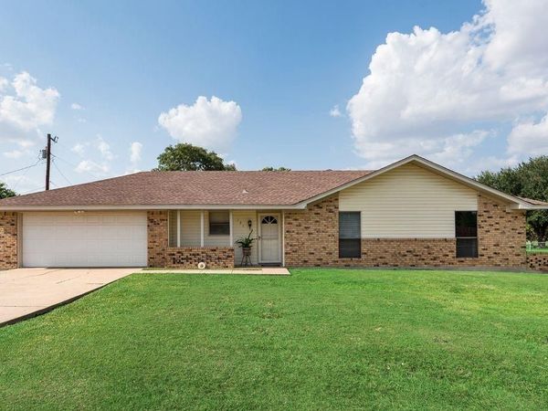 121 Tracy Drive , Waxahachie, TX 75165