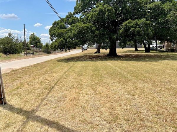 610 W Oak Street , Nocona, TX 76255