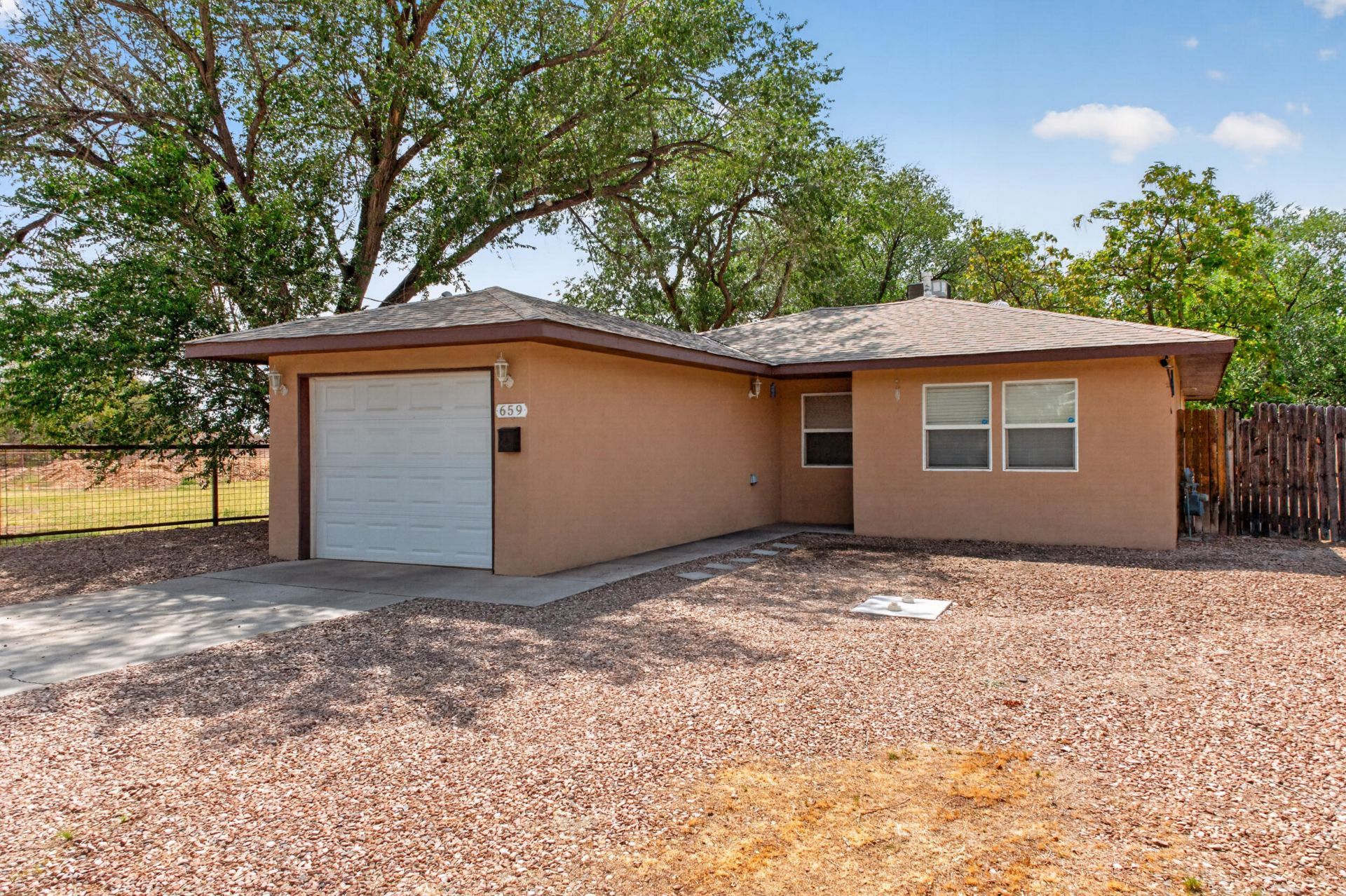 659 Los Lentes Road Se, Los Lunas, NM 87031 Main Photo