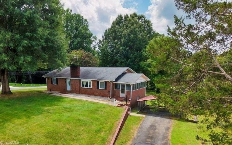 142 Shamrock Boulevard, Elkin, NC 28621 Main Photo