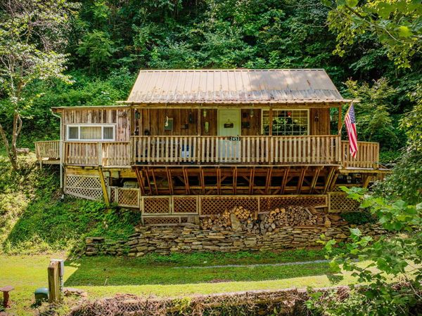2453 Waters Edge Road, Duffield, VA 24244