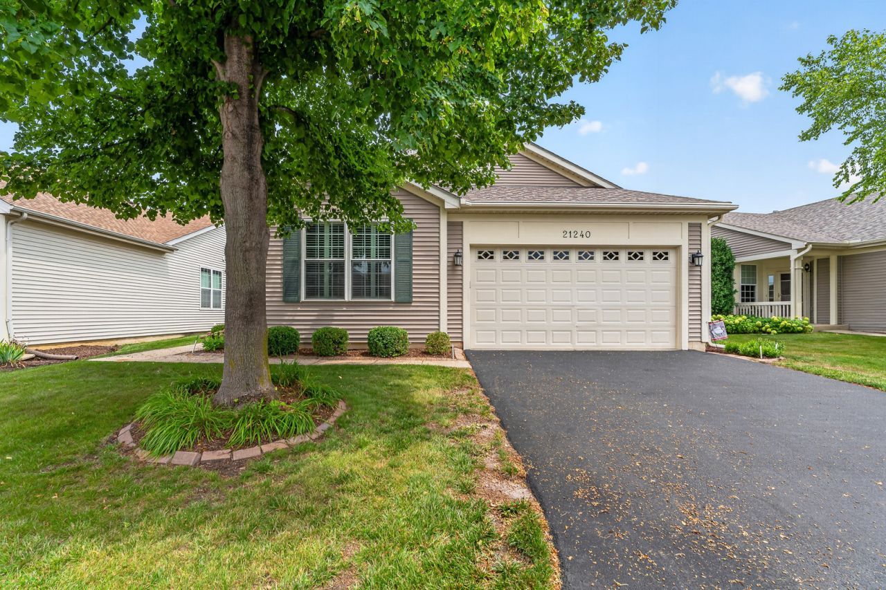 21240 Brush Lake Drive, Crest Hill, IL 60403 Main Photo