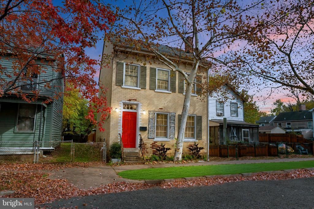305 Prince Edward Street, Fredericksburg, VA 22401 Main Photo