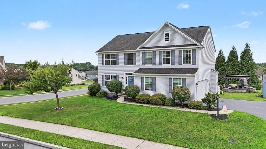 320 WOODBRIDGE DRIVE, ETTERS, PA 17319
