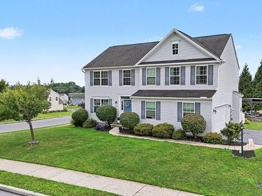 320 WOODBRIDGE DRIVE, ETTERS, PA 17319